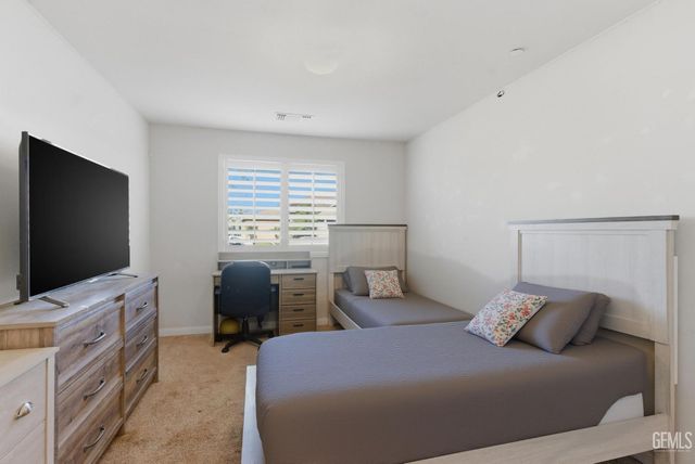 6807 Clear Water Creek Way, Bakersfield, CA 93311