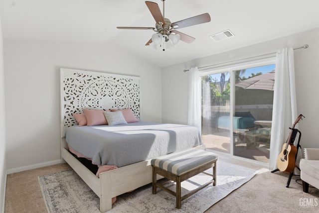 6807 Clear Water Creek Way, Bakersfield, CA 93311