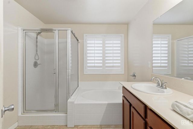 6807 Clear Water Creek Way, Bakersfield, CA 93311