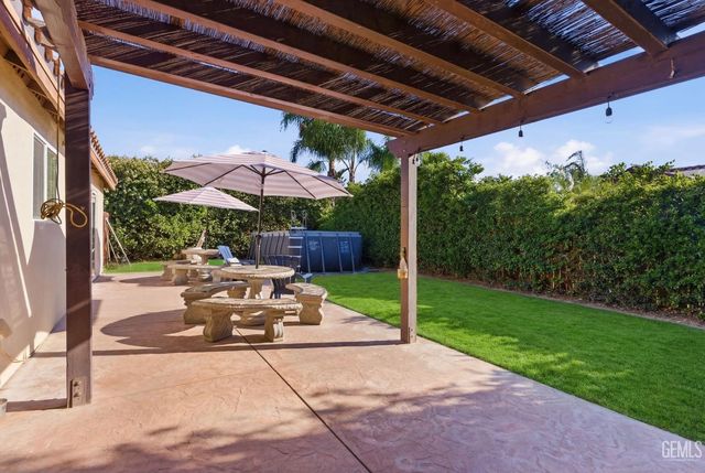 6807 Clear Water Creek Way, Bakersfield, CA 93311