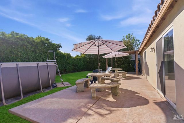 6807 Clear Water Creek Way, Bakersfield, CA 93311