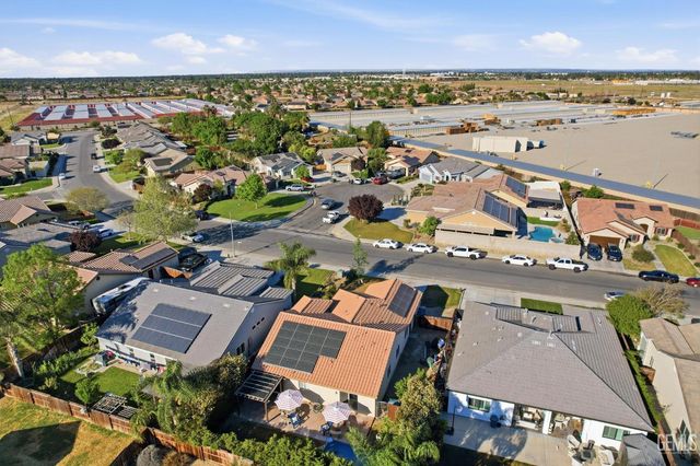 6807 Clear Water Creek Way, Bakersfield, CA 93311