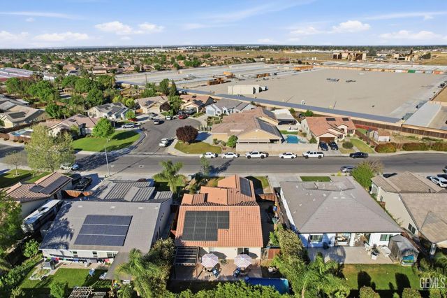 6807 Clear Water Creek Way, Bakersfield, CA 93311