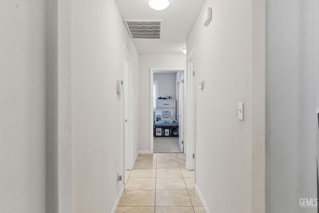 6807 Clear Water Creek Way, Bakersfield, CA 93311