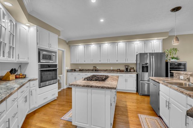 300 Willow Brook Dr, Manchester, TN 37355