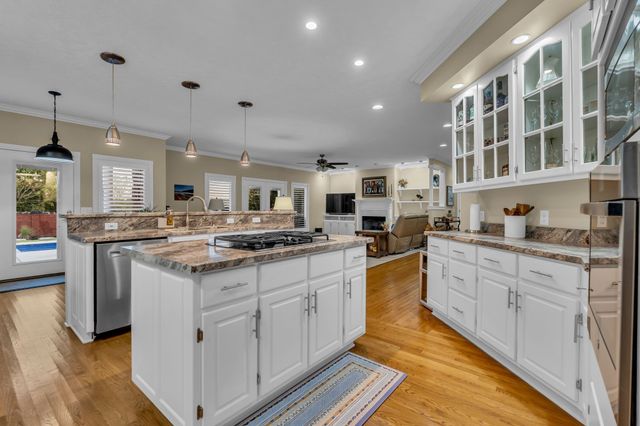 300 Willow Brook Dr, Manchester, TN 37355