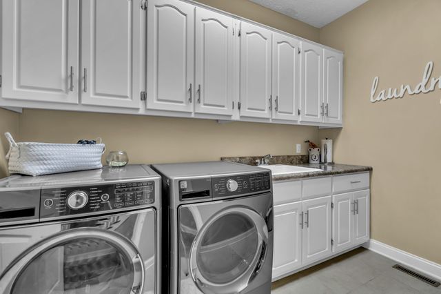 300 Willow Brook Dr, Manchester, TN 37355