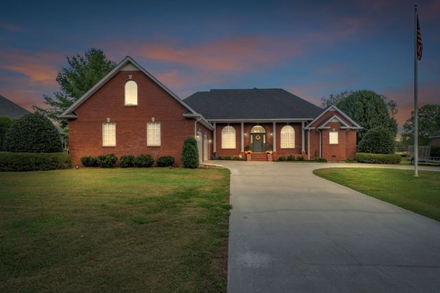 300 Willow Brook Dr, Manchester, TN 37355