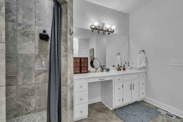 300 Willow Brook Dr, Manchester, TN 37355