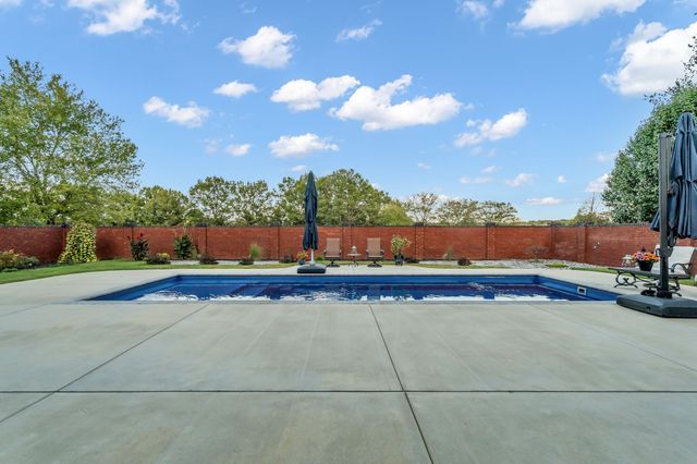 300 Willow Brook Dr, Manchester, TN 37355