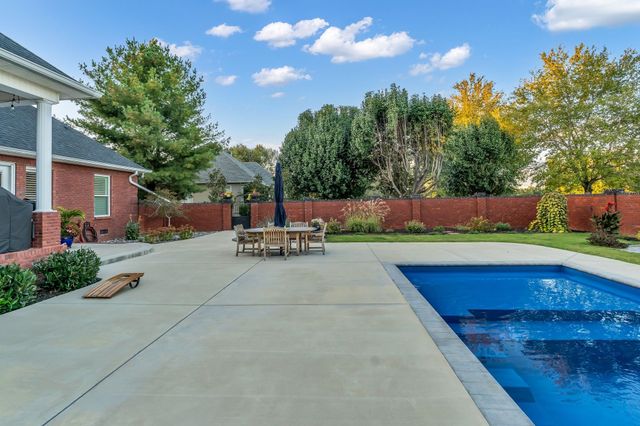 300 Willow Brook Dr, Manchester, TN 37355