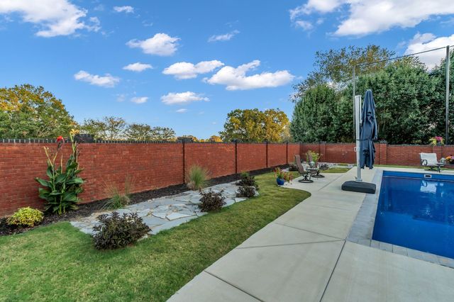 300 Willow Brook Dr, Manchester, TN 37355