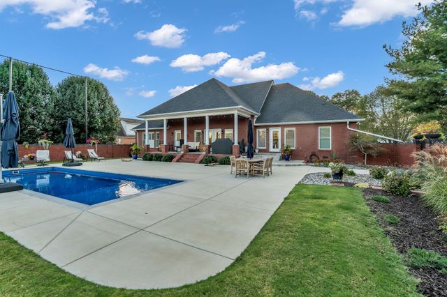 300 Willow Brook Dr, Manchester, TN 37355