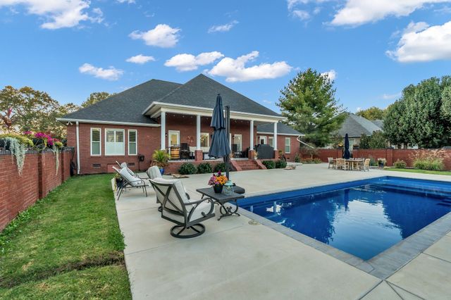 300 Willow Brook Dr, Manchester, TN 37355