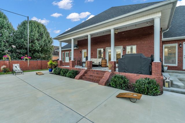 300 Willow Brook Dr, Manchester, TN 37355