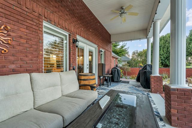 300 Willow Brook Dr, Manchester, TN 37355