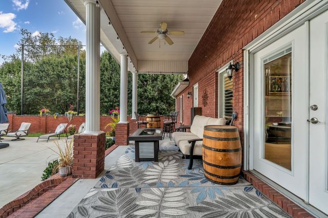 300 Willow Brook Dr, Manchester, TN 37355