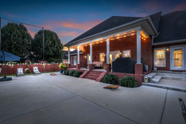 300 Willow Brook Dr, Manchester, TN 37355