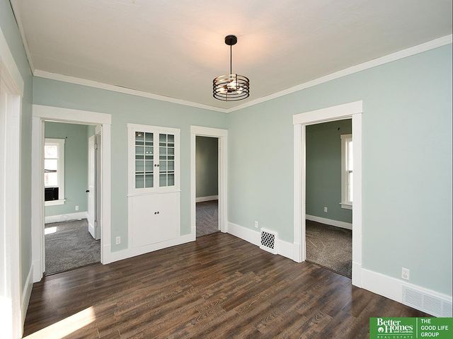 321 N Iowa Avenue N, York, NE 68467