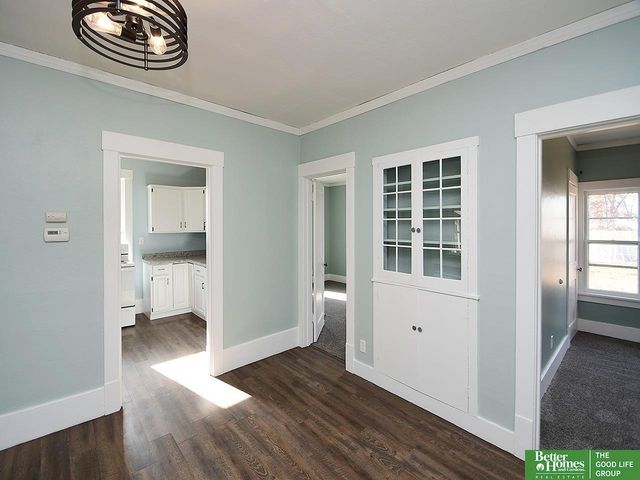 321 N Iowa Avenue N, York, NE 68467