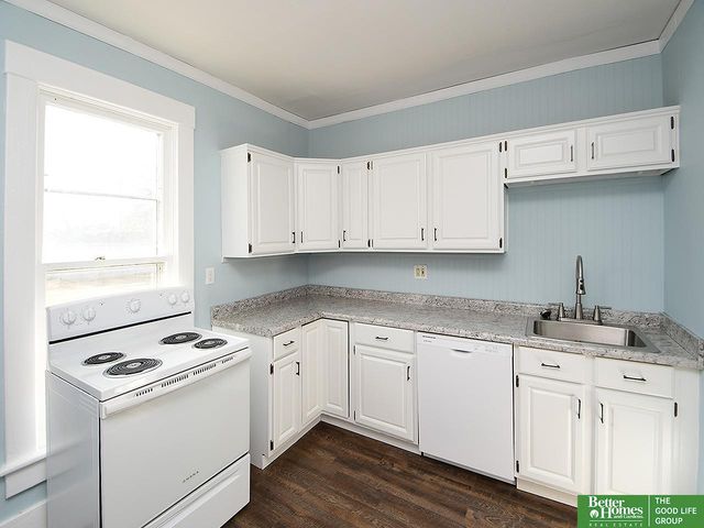 321 N Iowa Avenue N, York, NE 68467