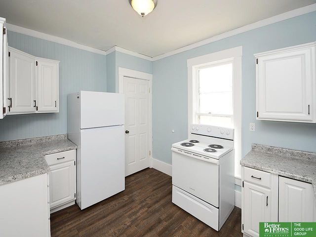 321 N Iowa Avenue N, York, NE 68467