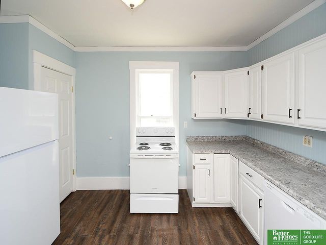 321 N Iowa Avenue N, York, NE 68467