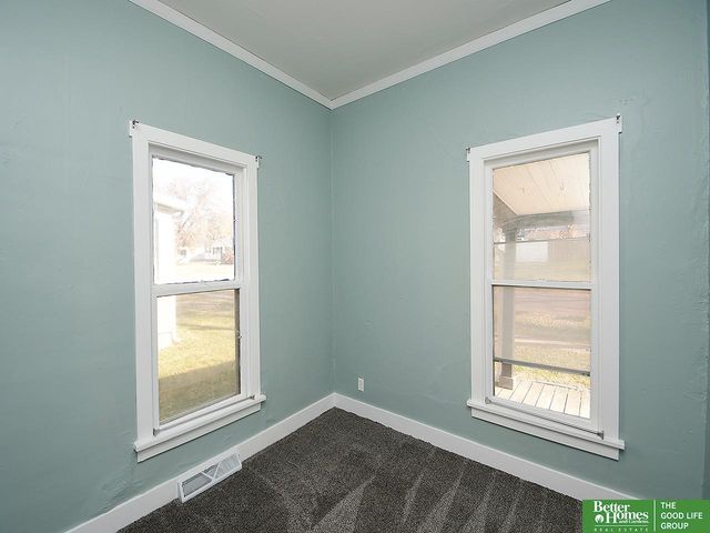 321 N Iowa Avenue N, York, NE 68467