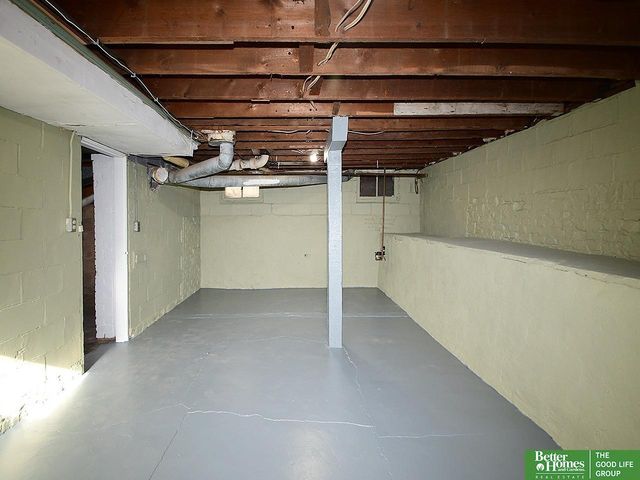 321 N Iowa Avenue N, York, NE 68467