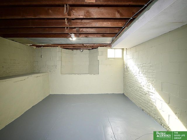 321 N Iowa Avenue N, York, NE 68467