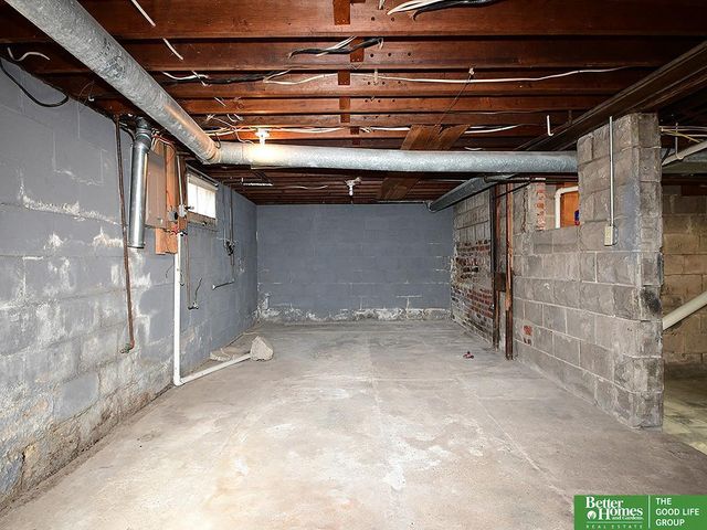 321 N Iowa Avenue N, York, NE 68467