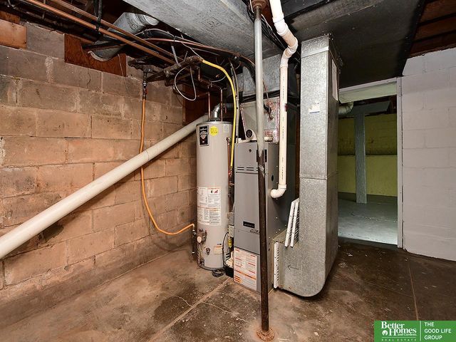 321 N Iowa Avenue N, York, NE 68467