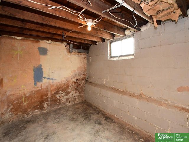 321 N Iowa Avenue N, York, NE 68467