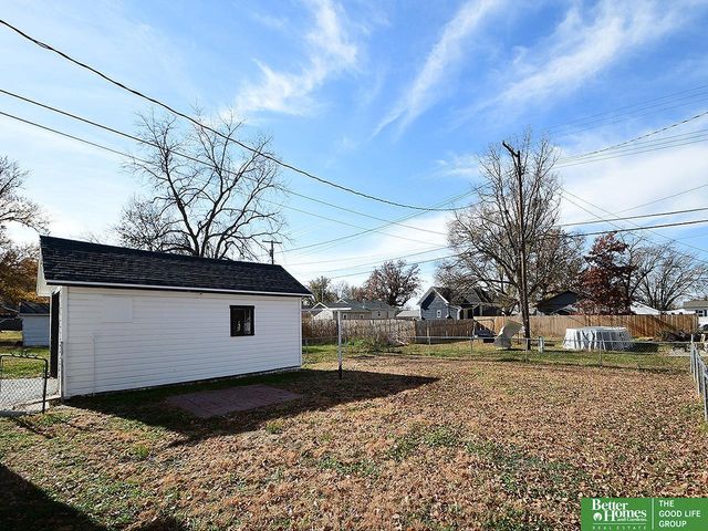 321 N Iowa Avenue N, York, NE 68467