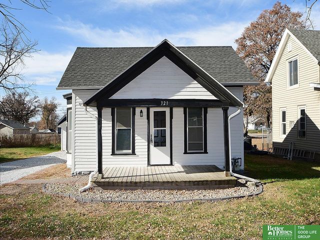 321 N Iowa Avenue N, York, NE 68467