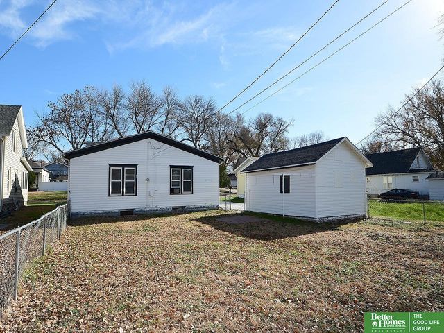 321 N Iowa Avenue N, York, NE 68467