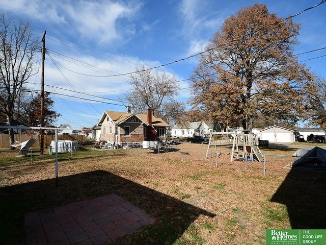 321 N Iowa Avenue N, York, NE 68467