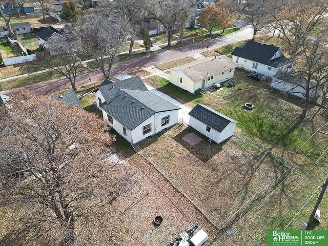 321 N Iowa Avenue N, York, NE 68467