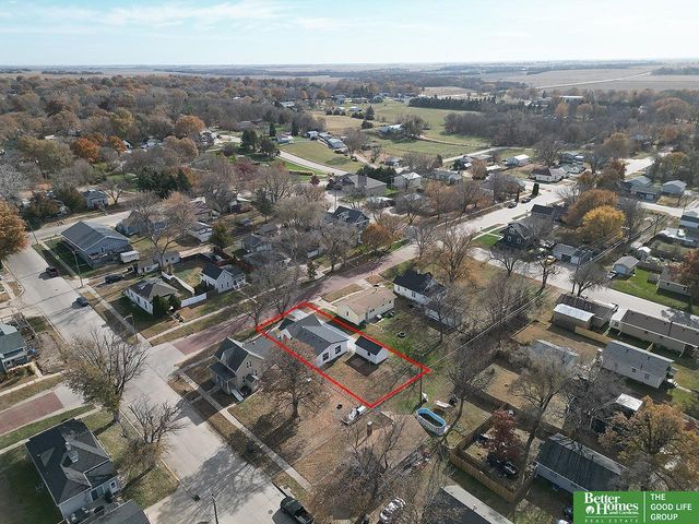 321 N Iowa Avenue N, York, NE 68467