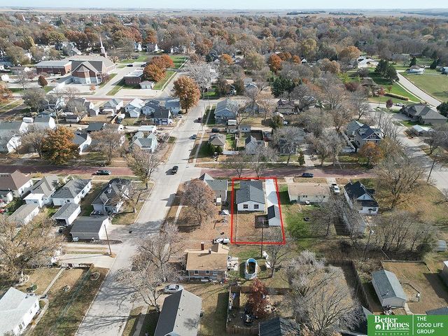 321 N Iowa Avenue N, York, NE 68467