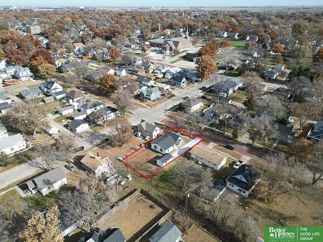 321 N Iowa Avenue N, York, NE 68467