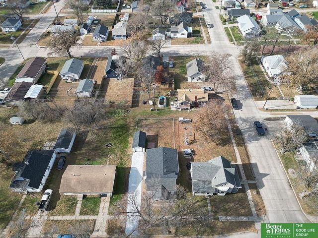 321 N Iowa Avenue N, York, NE 68467