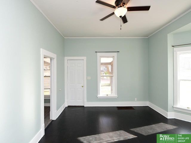 321 N Iowa Avenue N, York, NE 68467