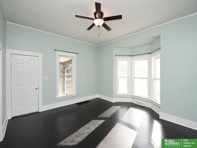 321 N Iowa Avenue N, York, NE 68467