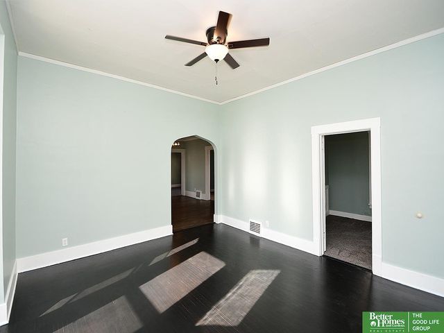 321 N Iowa Avenue N, York, NE 68467