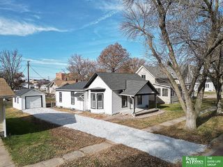 321 N Iowa Avenue N, York, NE 68467