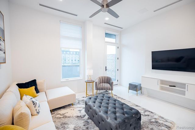 400 S Old Woodward Avenue 301, Birmingham, MI 48009