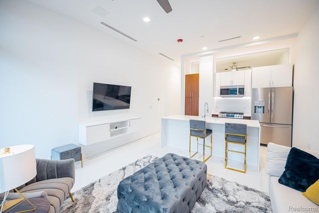 400 S Old Woodward Avenue 301, Birmingham, MI 48009