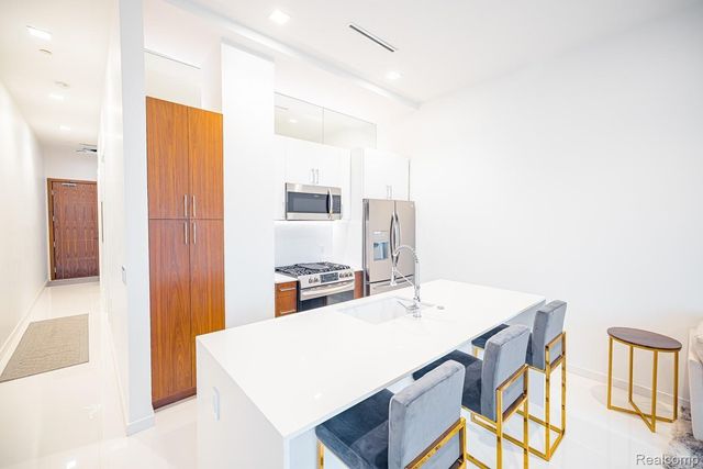 400 S Old Woodward Avenue 301, Birmingham, MI 48009