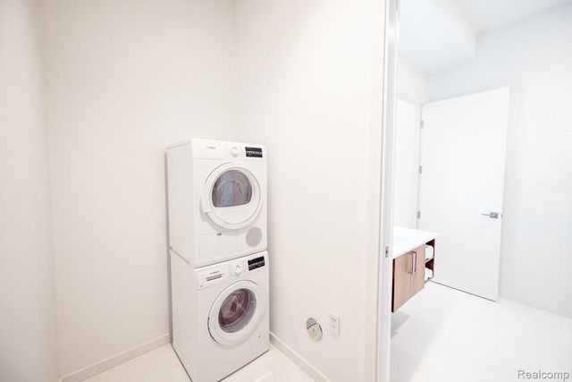 400 S Old Woodward Avenue 301, Birmingham, MI 48009